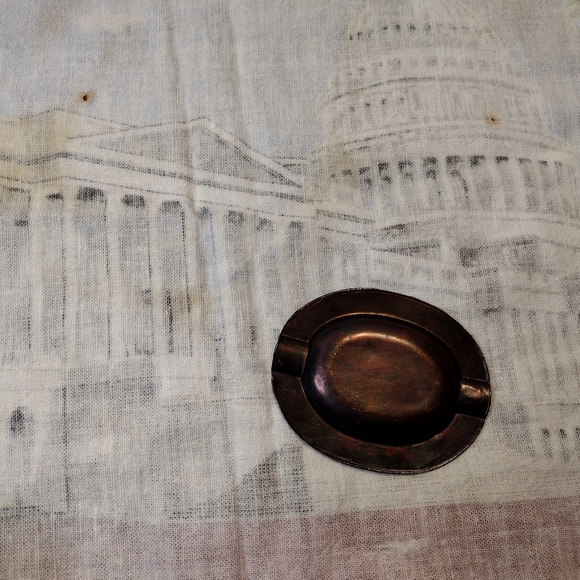 Vintage U.S. Capitol Building Souvenir Ashtray And Small Towel. Has Wear Stains. - Picture 7 of 7